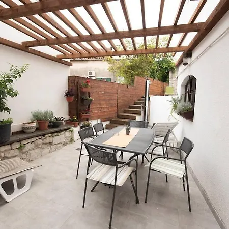 Elena Apartmán *